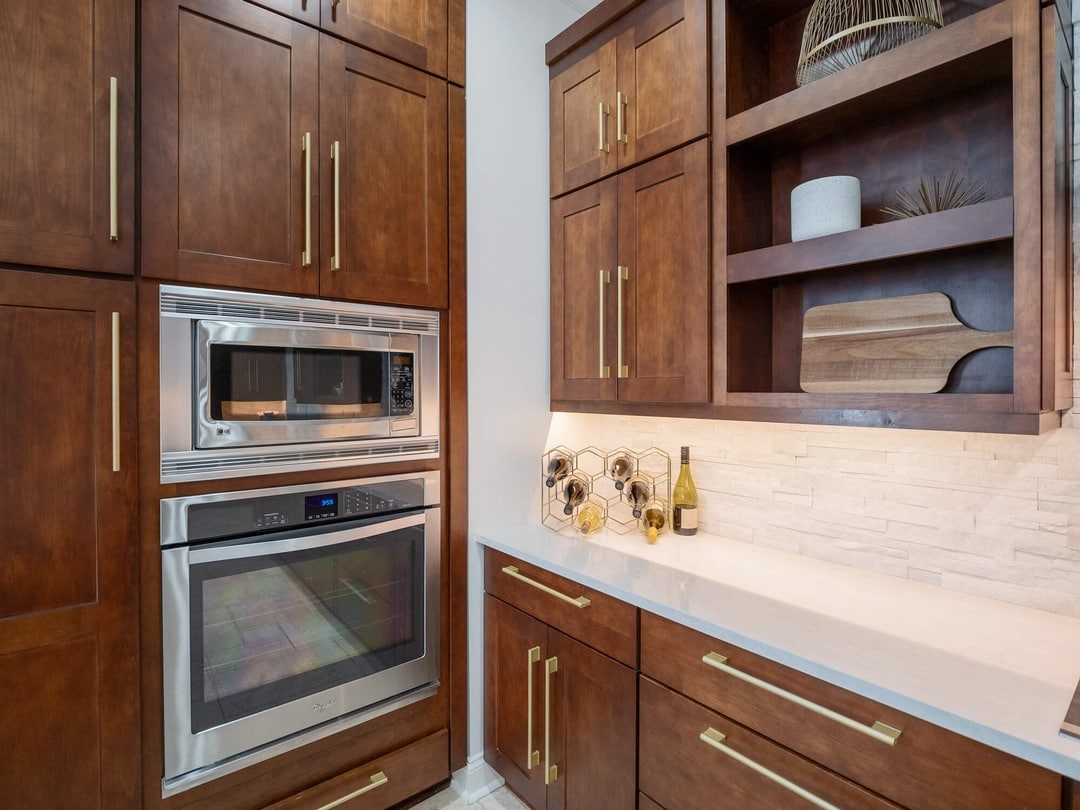 Updated Countertops, backsplash and hardware in Jacksonville, FL